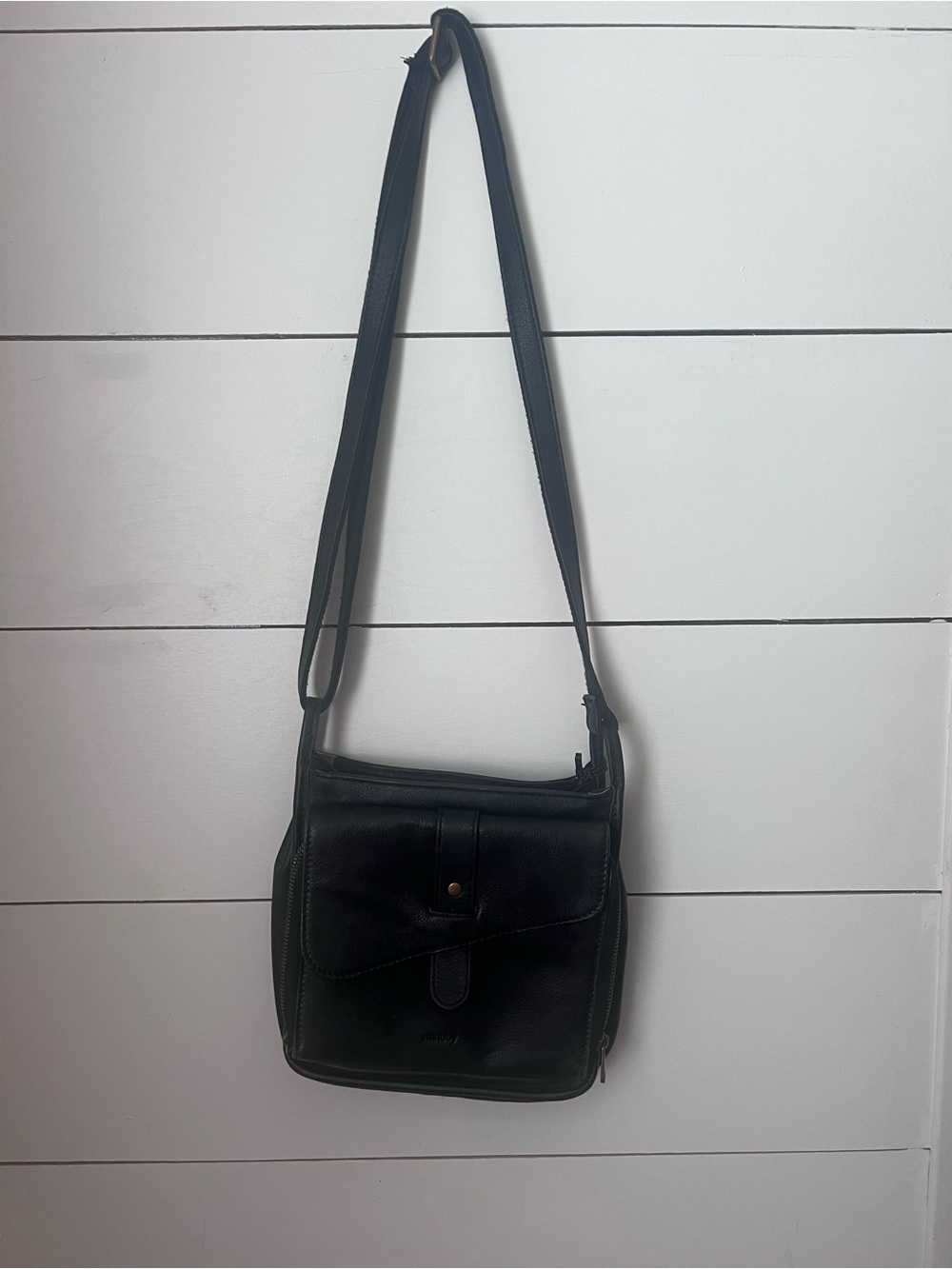 Minooy leather crossbody